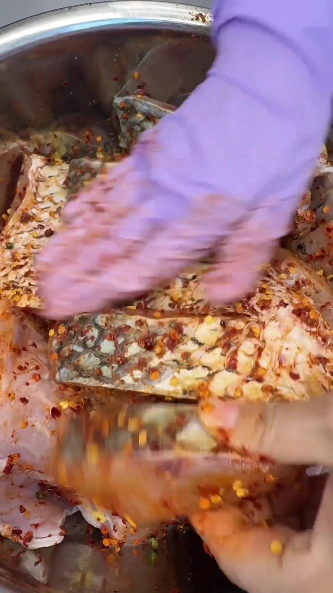 这是一期风干腊鱼的详细做法,掌握这么几个小技巧做出来的腊鱼不发霉,不长虫容易晒干做出来不齁