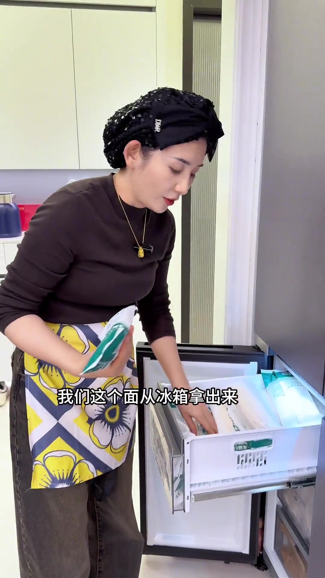 给甘肃亲戚做正宗拌面,新疆人一年吃的能绕地球