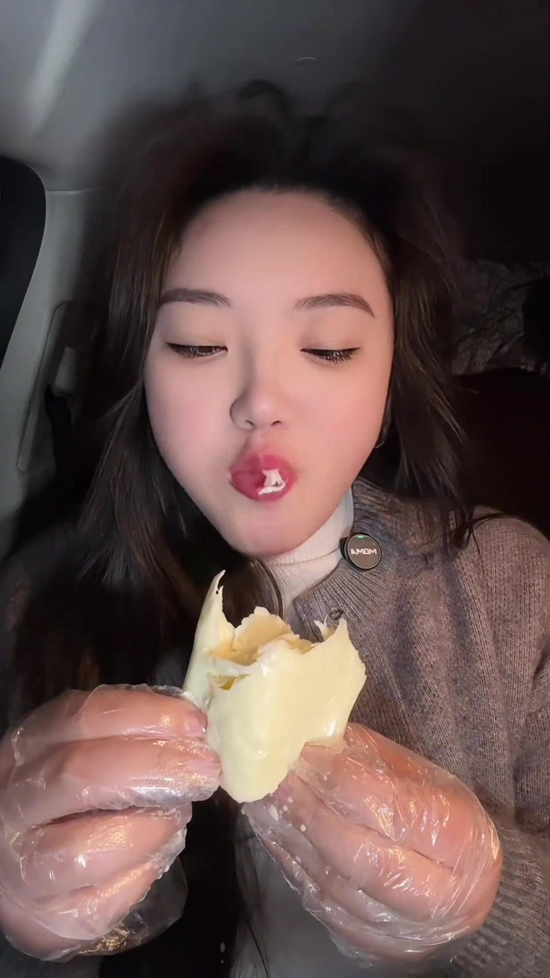 一个只吃自己喜欢食物的吃播:奶包子