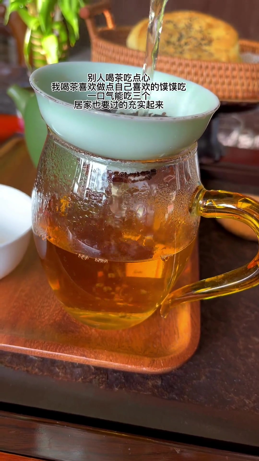 吃不完的核桃不要浪费,像我这样做成核桃酥饼,大人小孩抢着吃,也是我喝茶最喜欢的一款馍馍