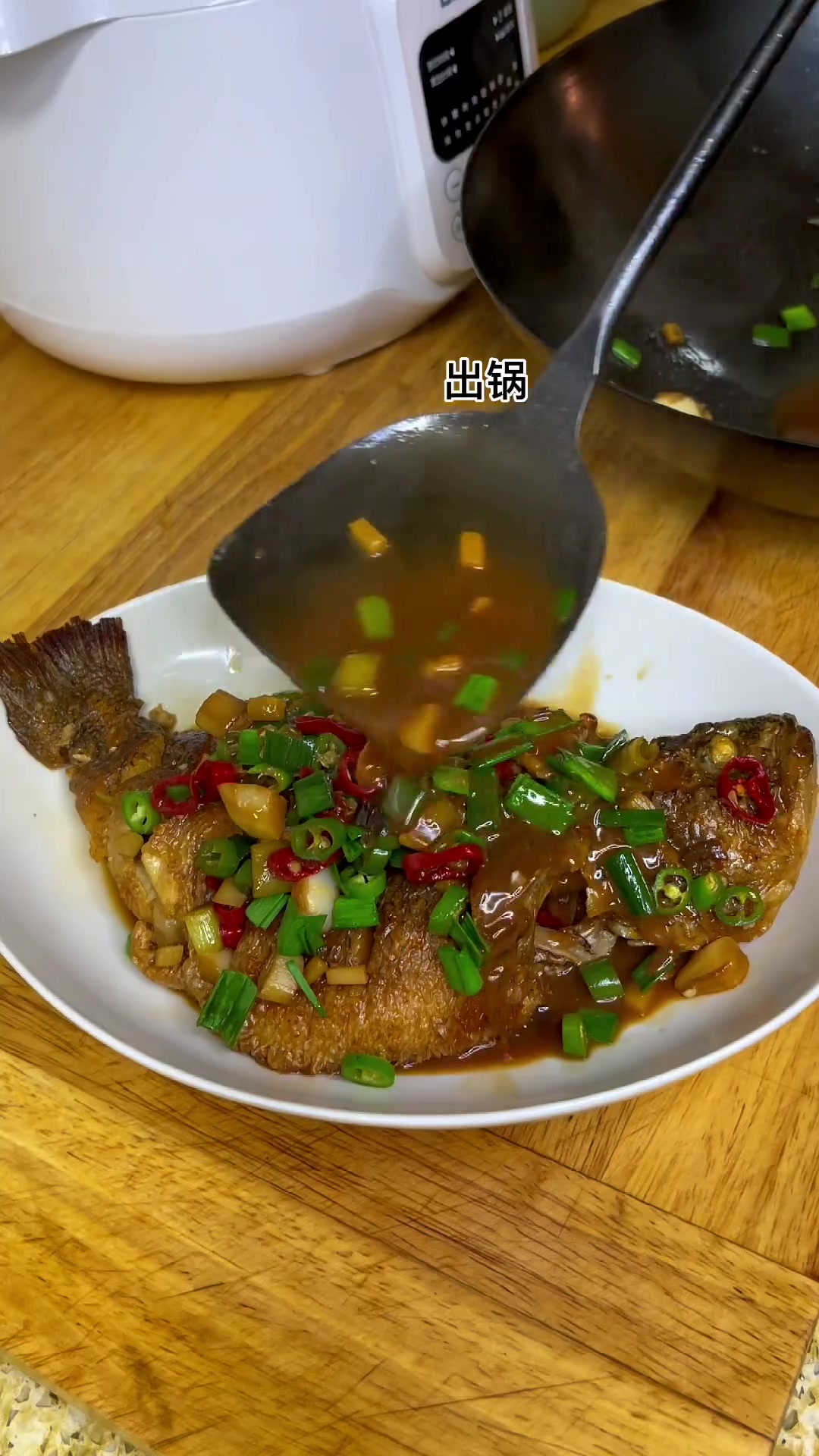 万家灯火不及小家人间烟火,三餐四季,看似平淡,却也欢喜……今天炖莲藕排骨汤,秋天一定要给孩
