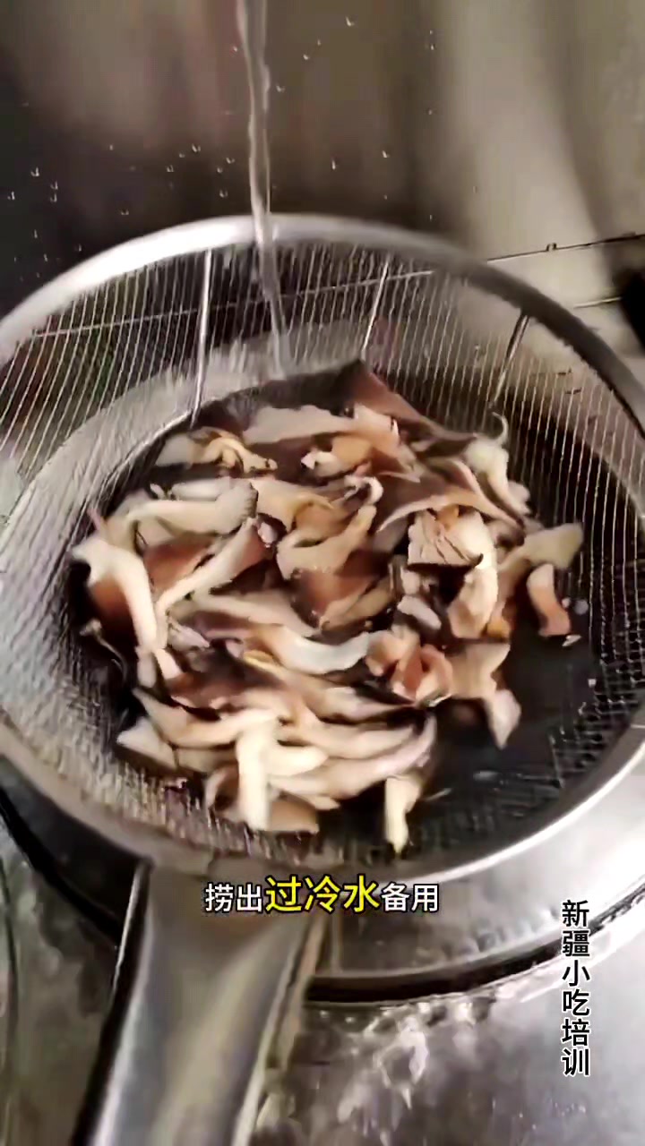 新疆拌面蘑菇肉教程