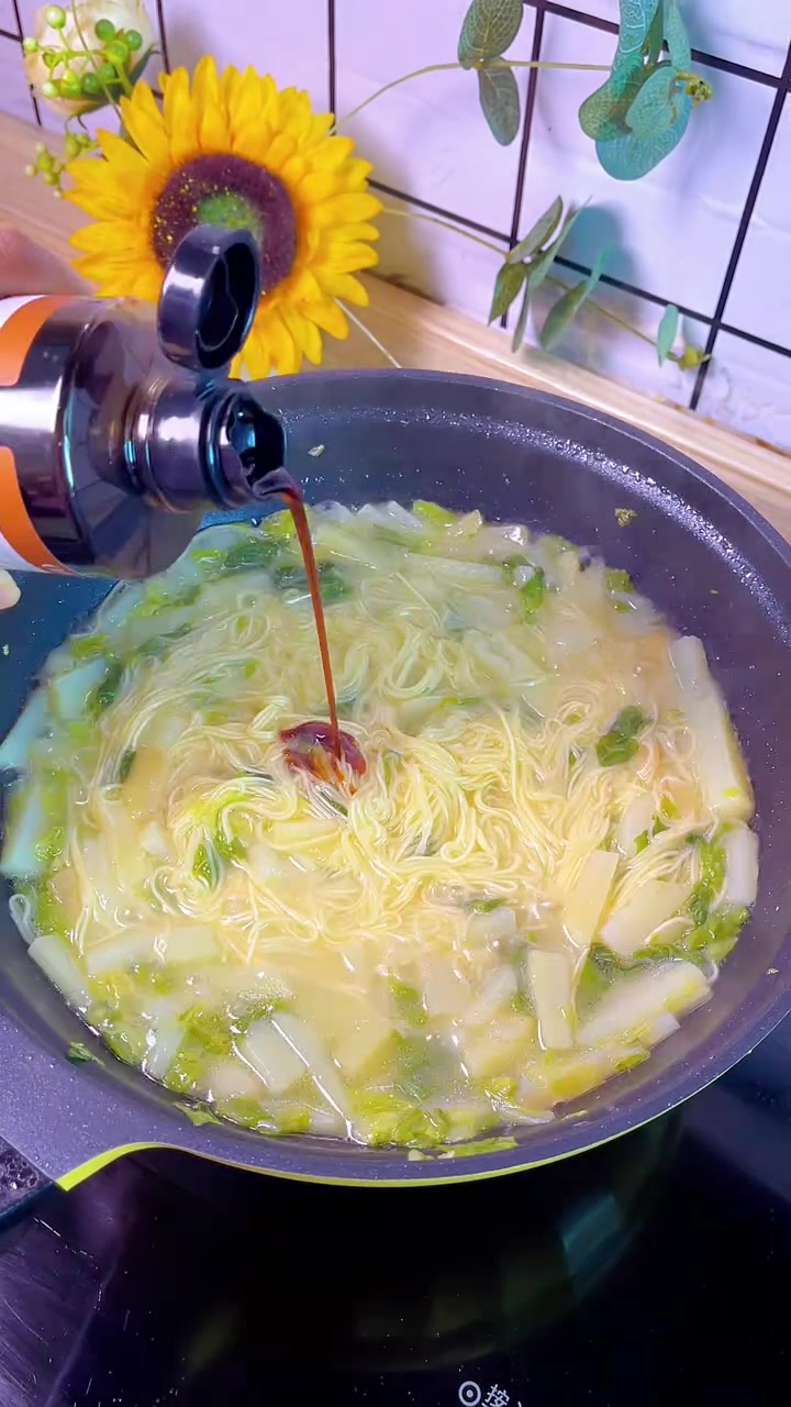 12月+宝宝辅食|土豆白菜汤面 没想到,这样一碗简单的土豆白菜汤面,孩子竟然这么喜欢吃