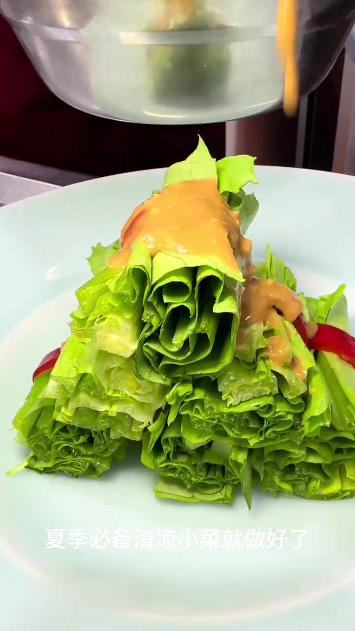 厨房凉菜间的秘密“麻酱凤尾菜”口味酱香浓郁、清脆爽口、夏季必备的小凉菜,在家我们也能轻松搞