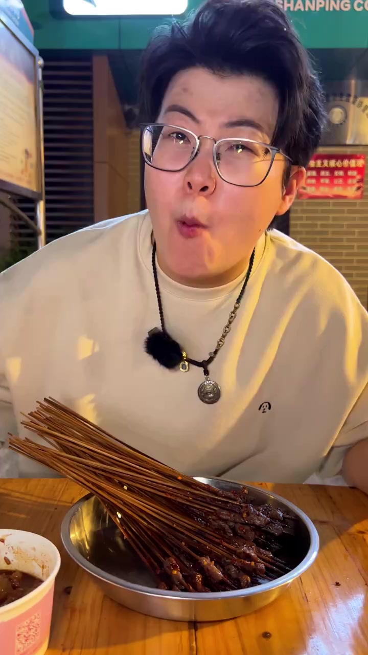 只烤牛肉串却烤了23年还是有一定道理的!