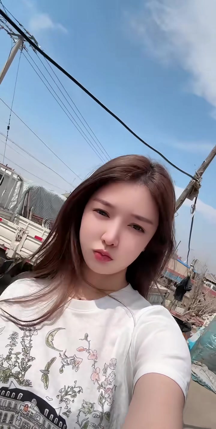 回农村看看我姥姥,老太太起早给我挖了很多婆婆丁起麻菜,洗干净的给我装起来了,我姥最好爱你