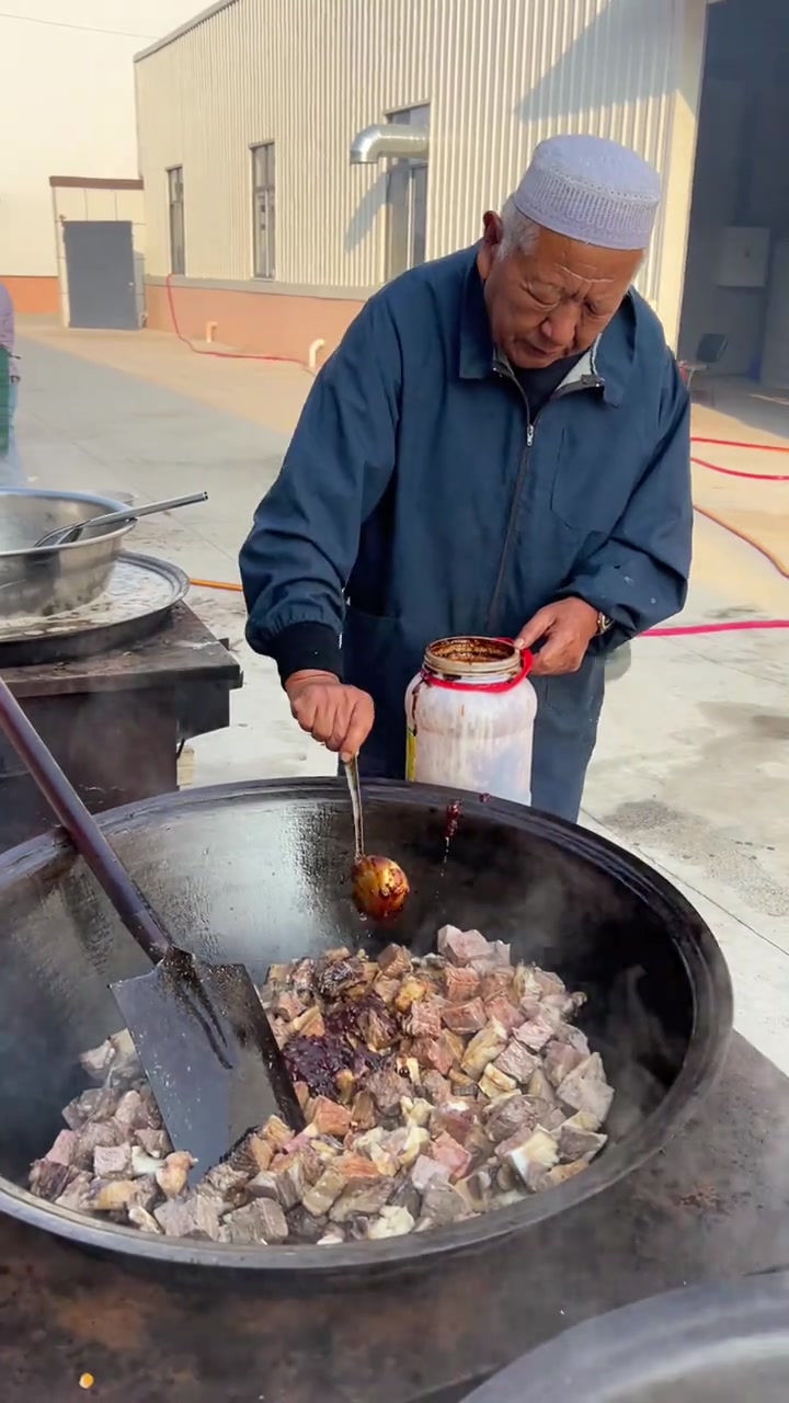 清真老师傅做法大炖牛肉,下料不是一般的猛,真够味