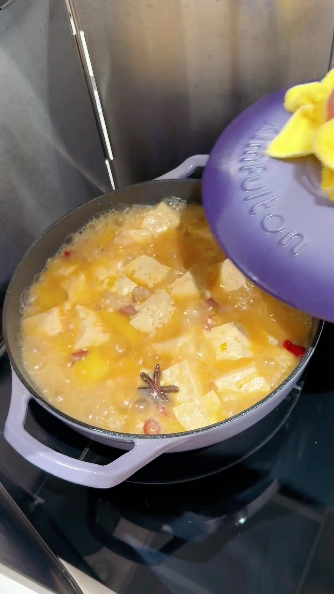 大豆腐炖土豆给老王头香迷糊了,今晚的三个菜都是嘎嘎滴风干肠