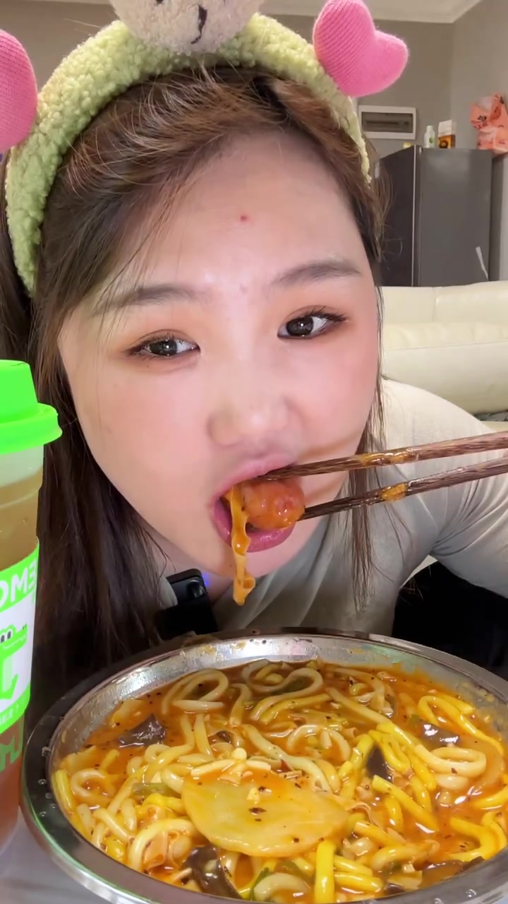 天冷来碗热气腾腾的麻辣烫