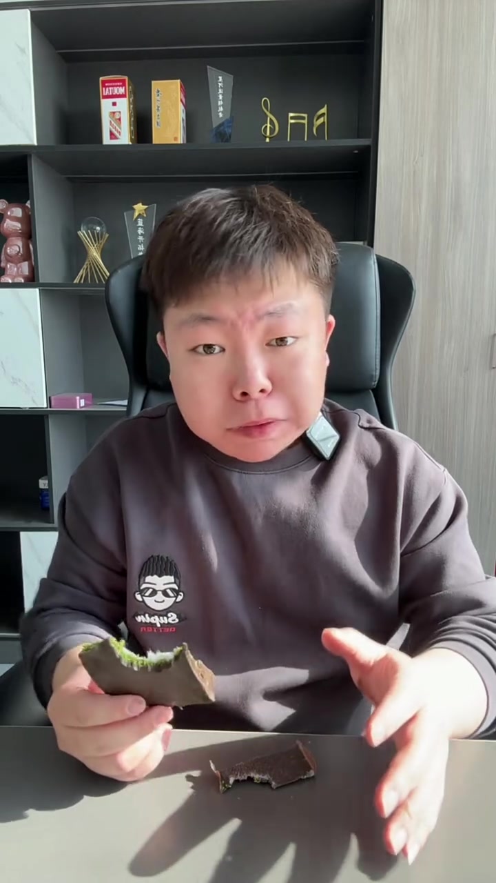 这长了毛的巧克力,真的还能吃吗?