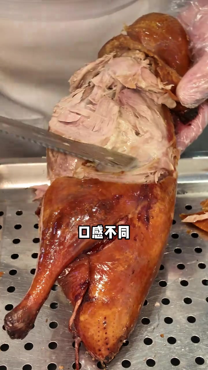 我到今天才知道,河南烤鸭比北京早1000年,一只北京烤鸭能买两只汴京烤鸭