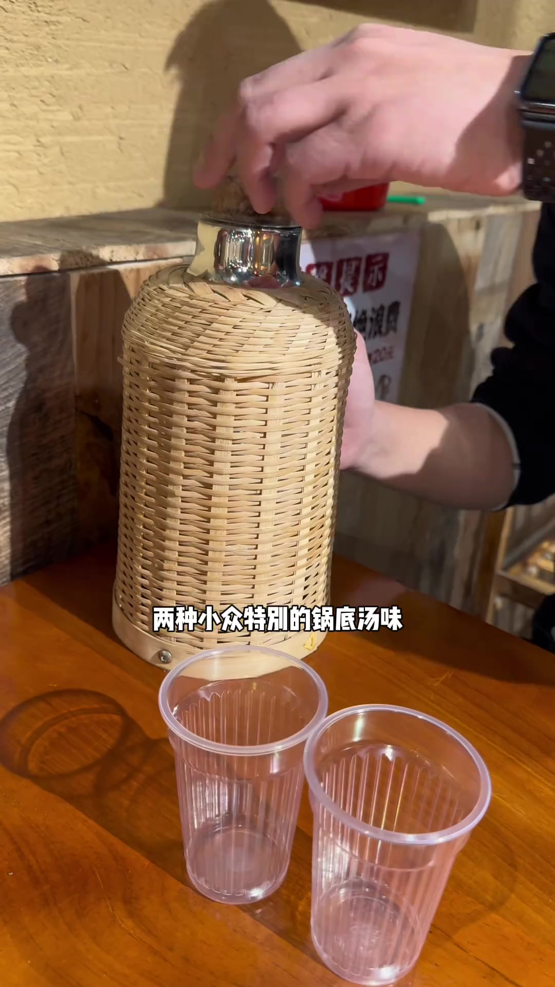 现蒸鲜肉花卷配涮菜铜火锅,再来圈牛羊肉卷,啥体验!