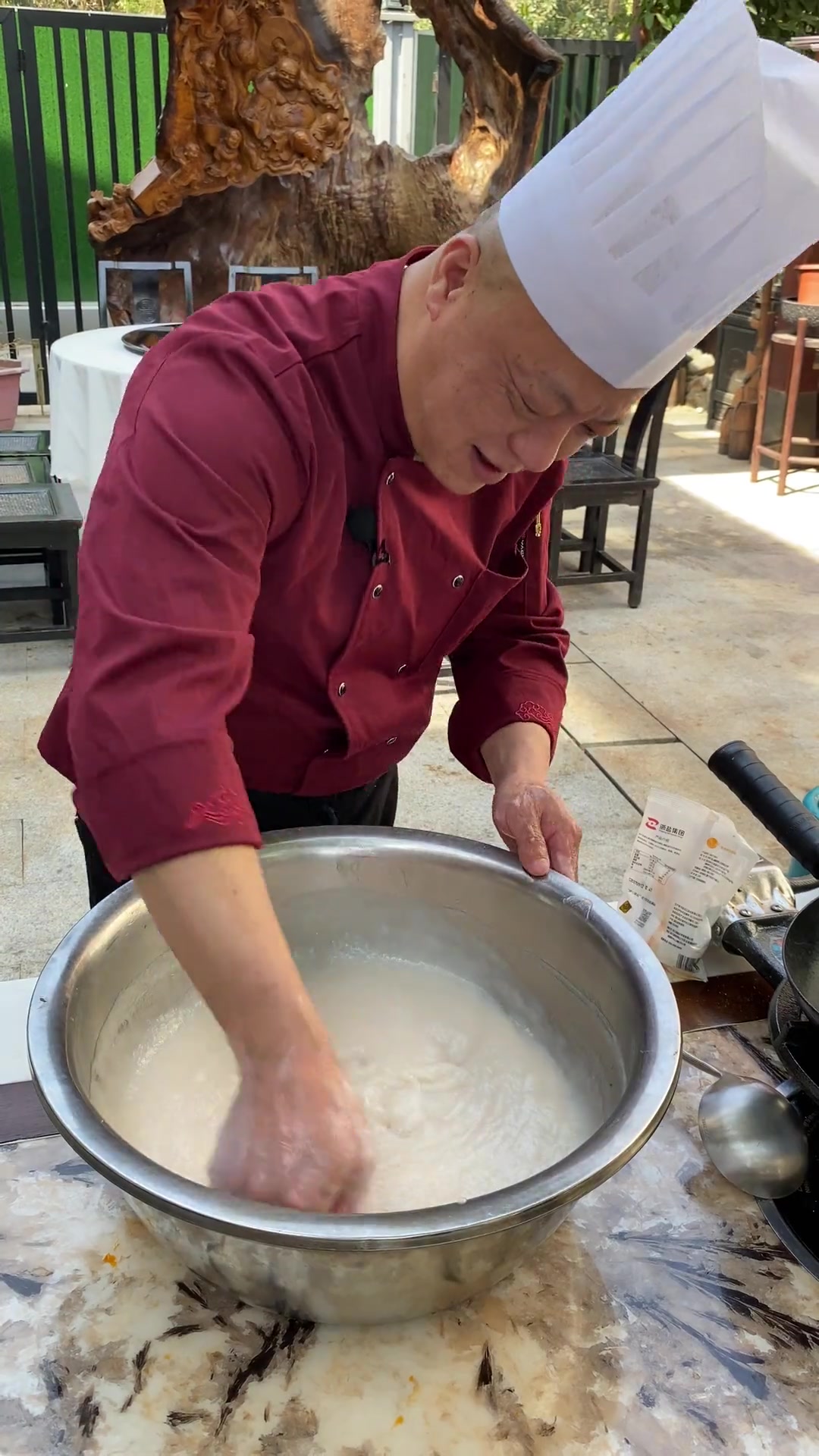 每到春季必吃的菜,做好是要有点功夫在的!这道荠菜鱼圆馄饨,你爱吃吗?