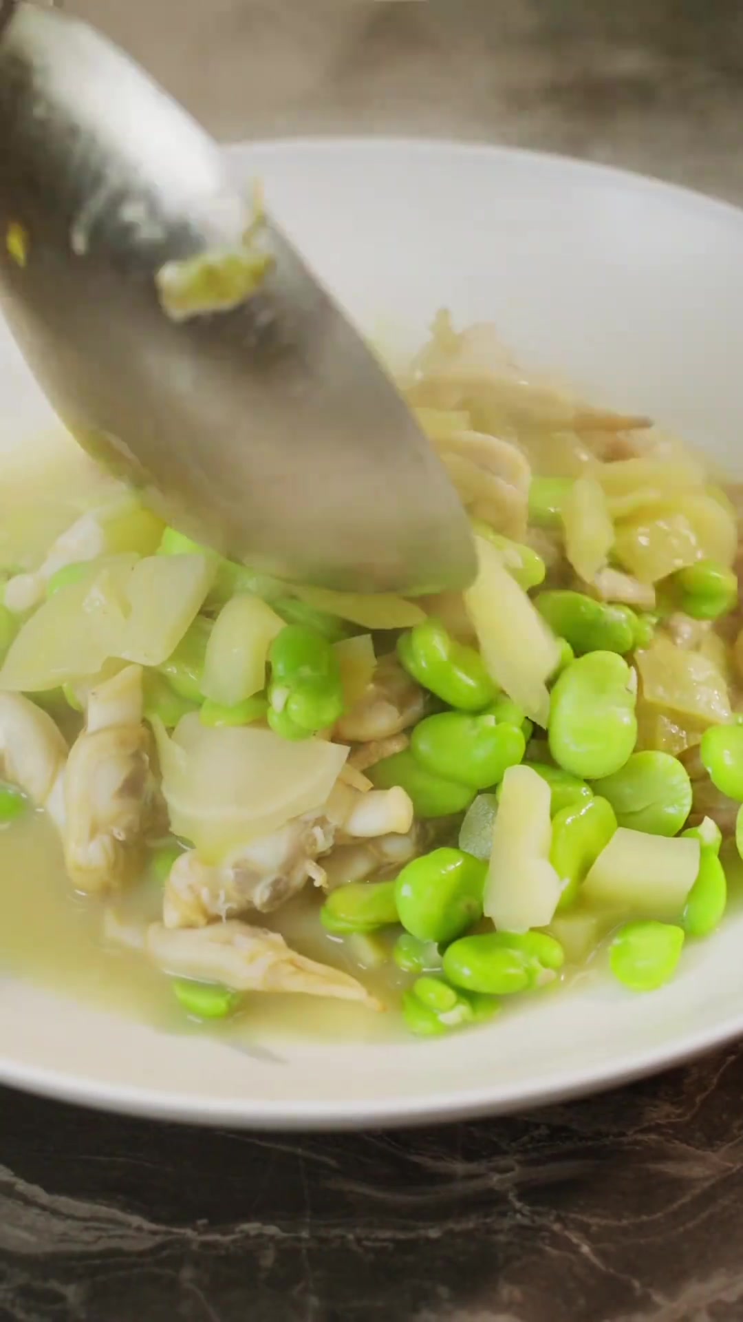 酸菜豆瓣烧蛏子,是春天的味道!