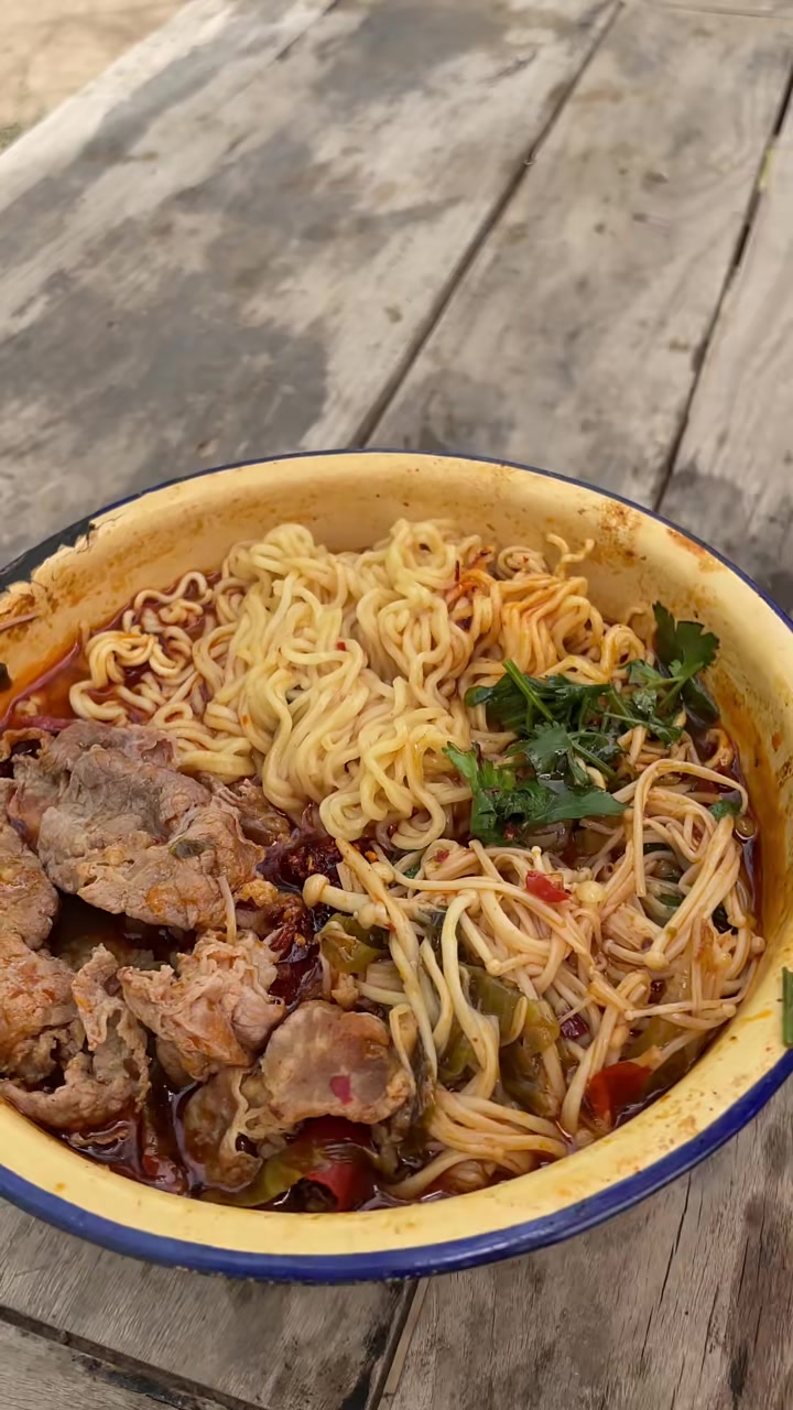 酸爽开胃的酸菜肥牛面!