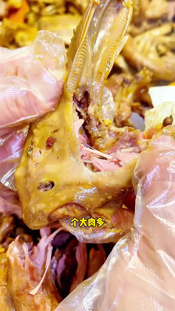 在1227发现一家好吃的现捞辣卤,鸭脖鸭头超大一个,猪蹄也好吃