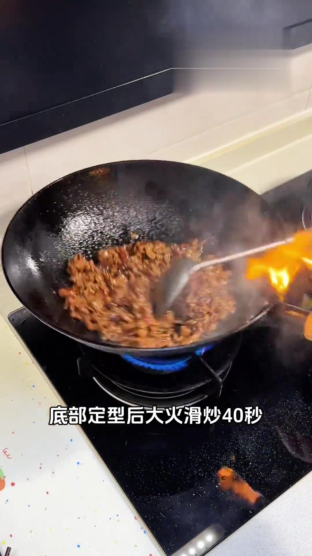 2000多万人看过的干煸炒面它又来了!又香又辣特别过瘾,一口就爱上!