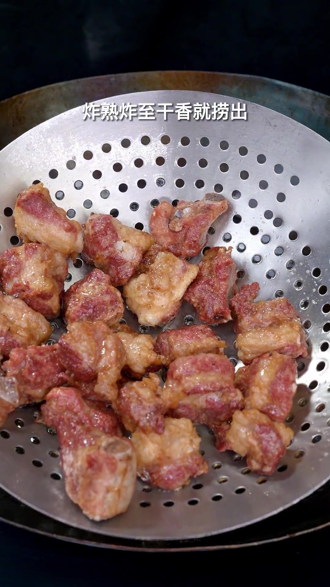 在我家年夜饭上,香锅全家福最受欢迎,寓意财源广进、阖家欢乐