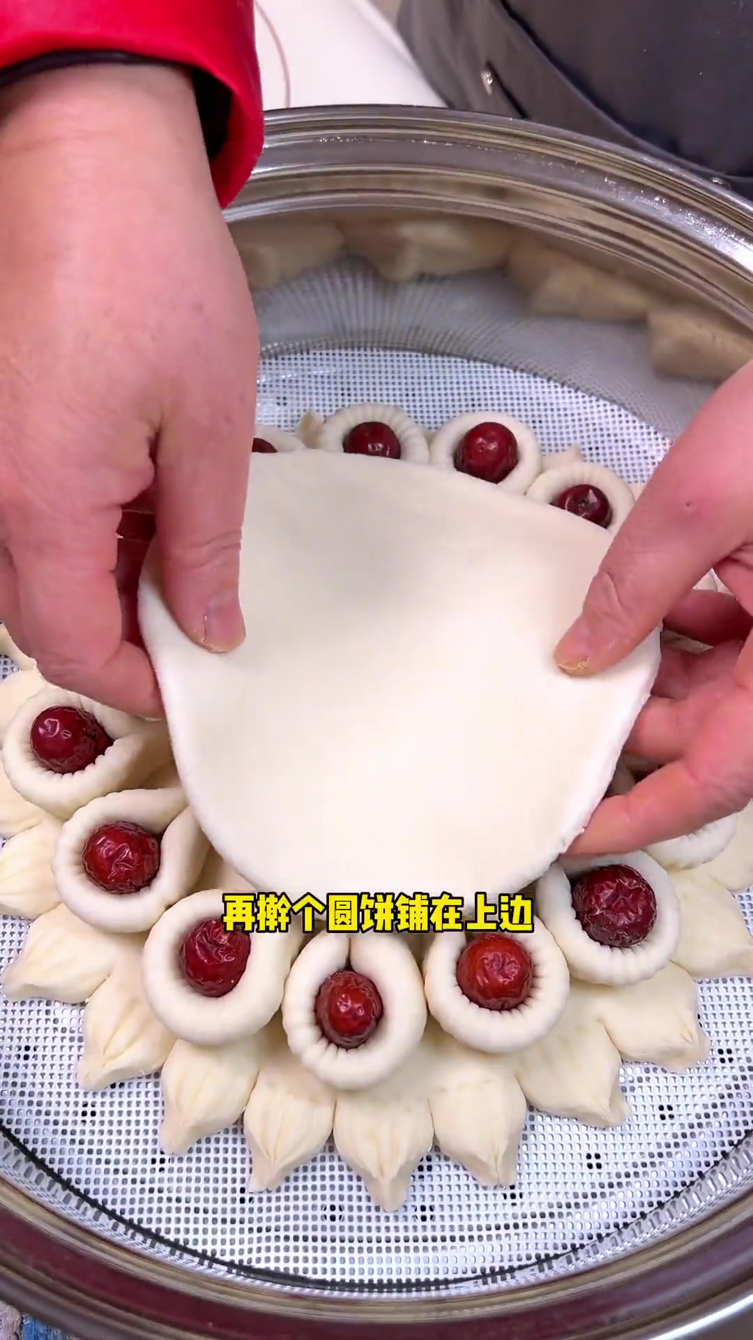 发面做枣花糕,寓意蒸蒸日上、步步高升,好看又好吃