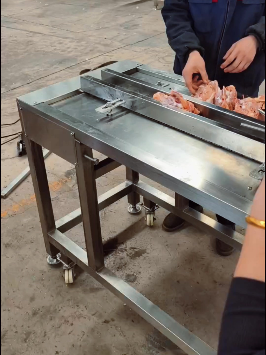 铁板鸡架自动开背压平机 鸡骨架整平机器 鸭开胸机 鸡开背机