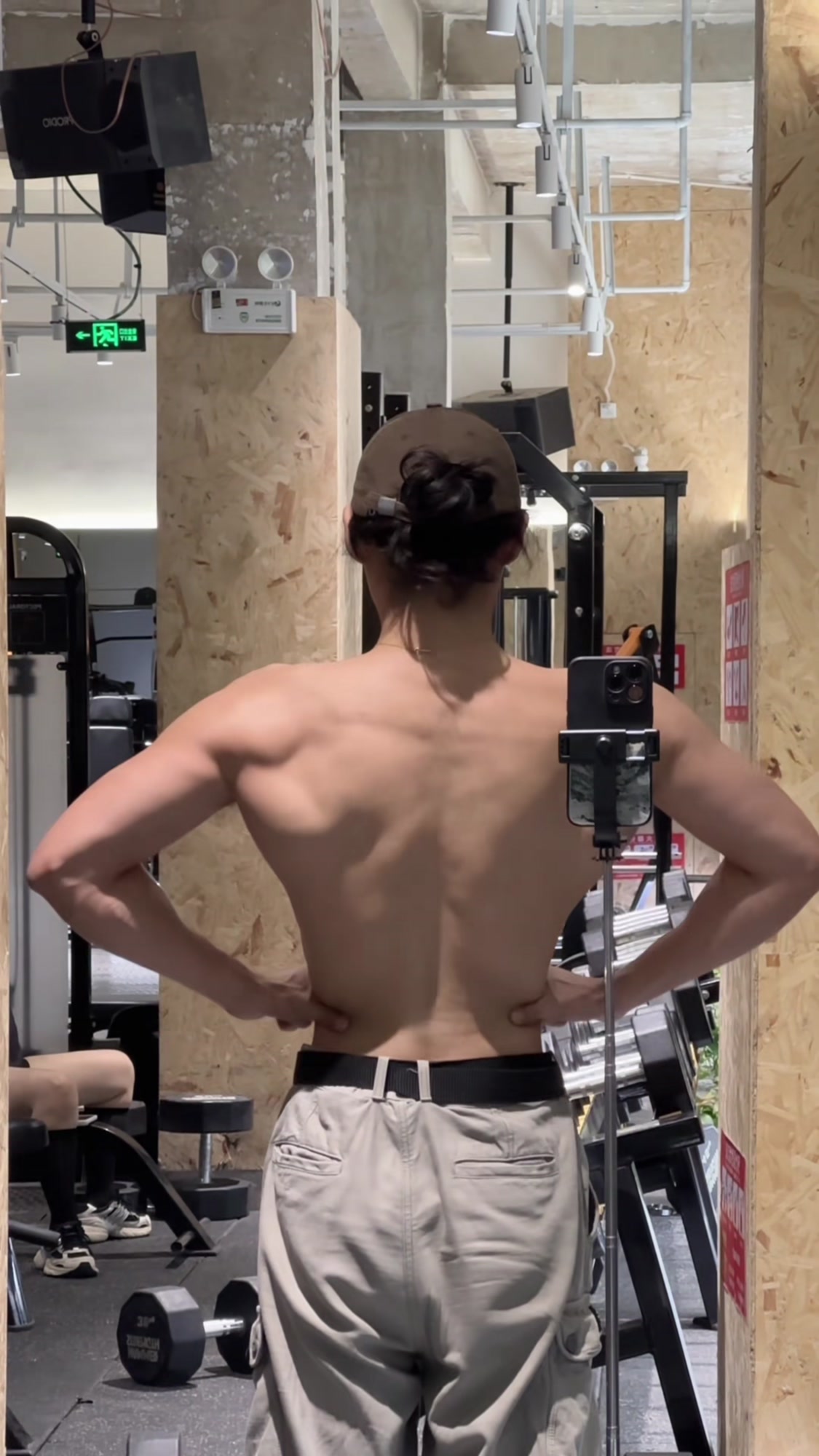 健身造型,小小反差拿捏,腹肌人鱼线男生女相