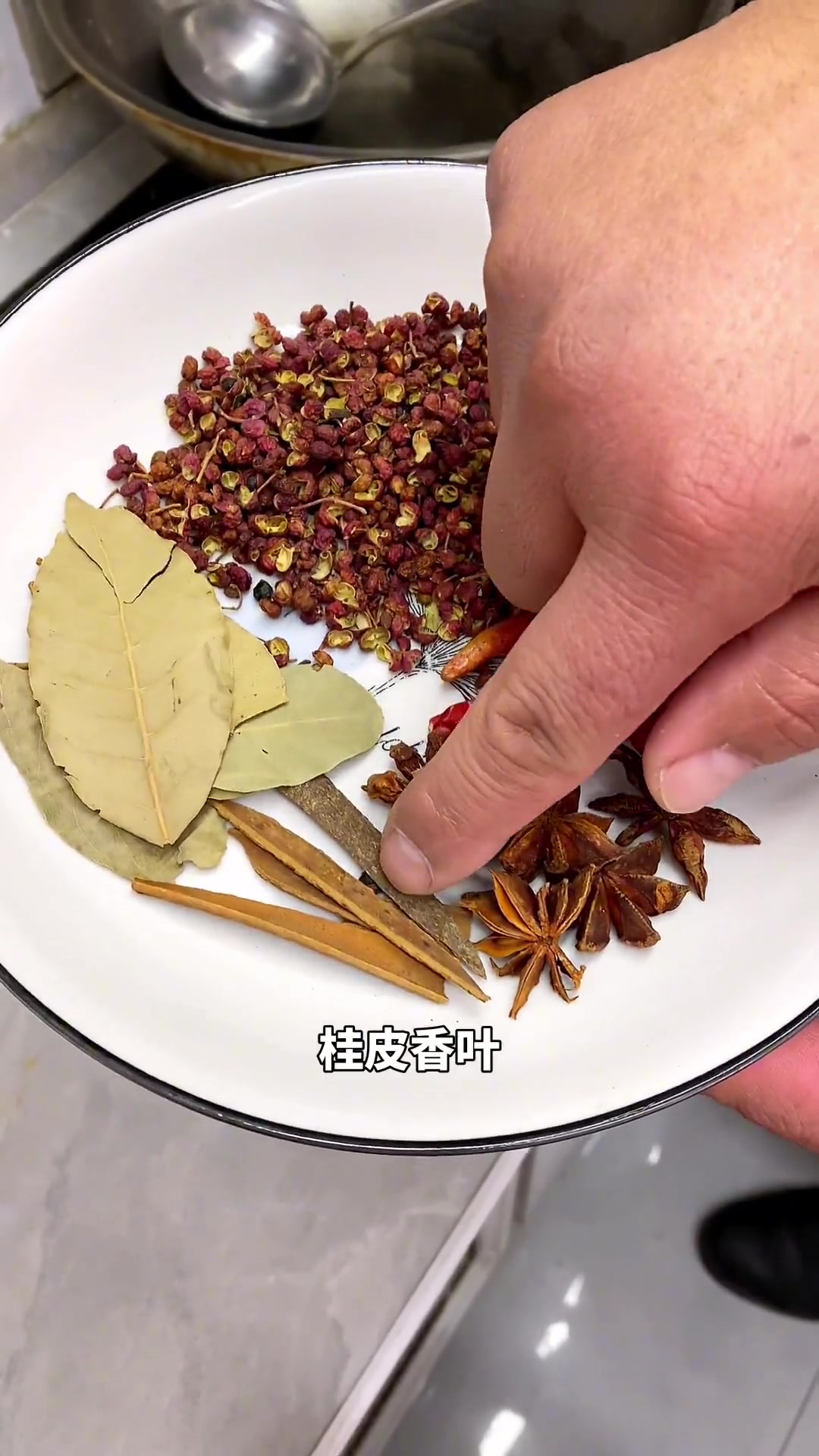腊鱼挂起来,年味就到啦,大家一起来做腊鱼吧……