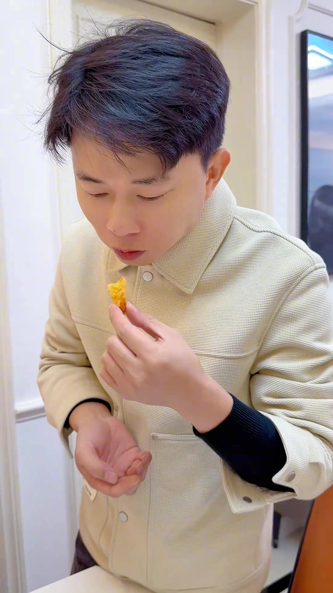 今天做了老公心心念念的炸平菇,还有全家都爱吃的窑鸡,搭配个清蒸鱼、青菜还有汤;真的太好吃了