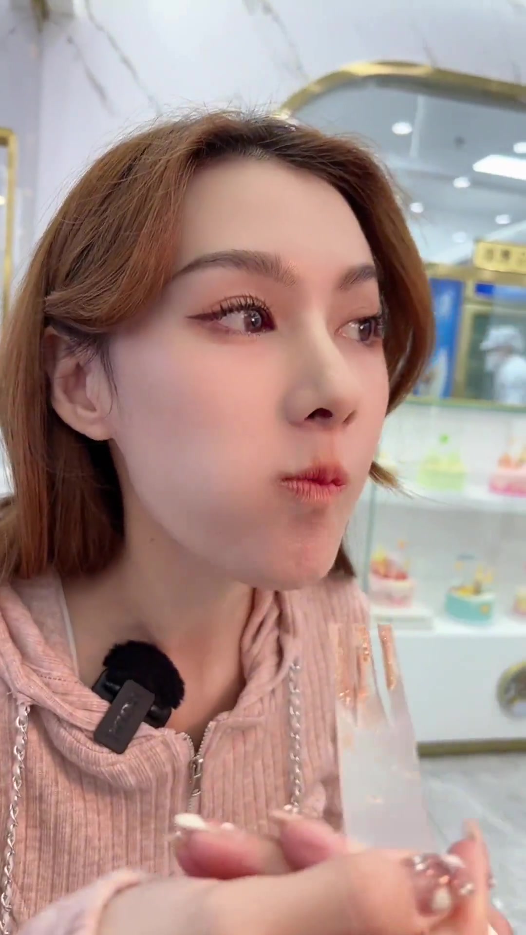 八喜冰淇淋我从小就爱吃,冰淇淋蛋糕真的是叠buff哈哈哈