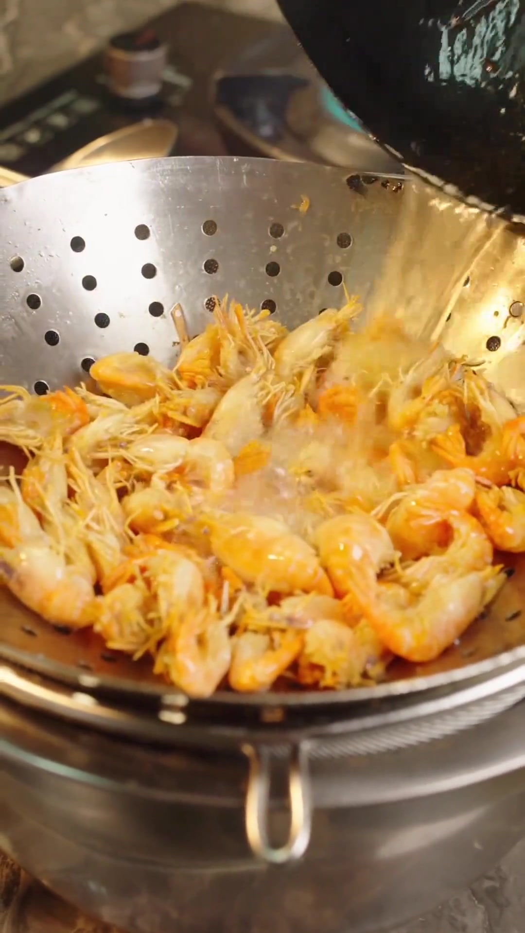 来尝尝宋大厨做的油爆虾