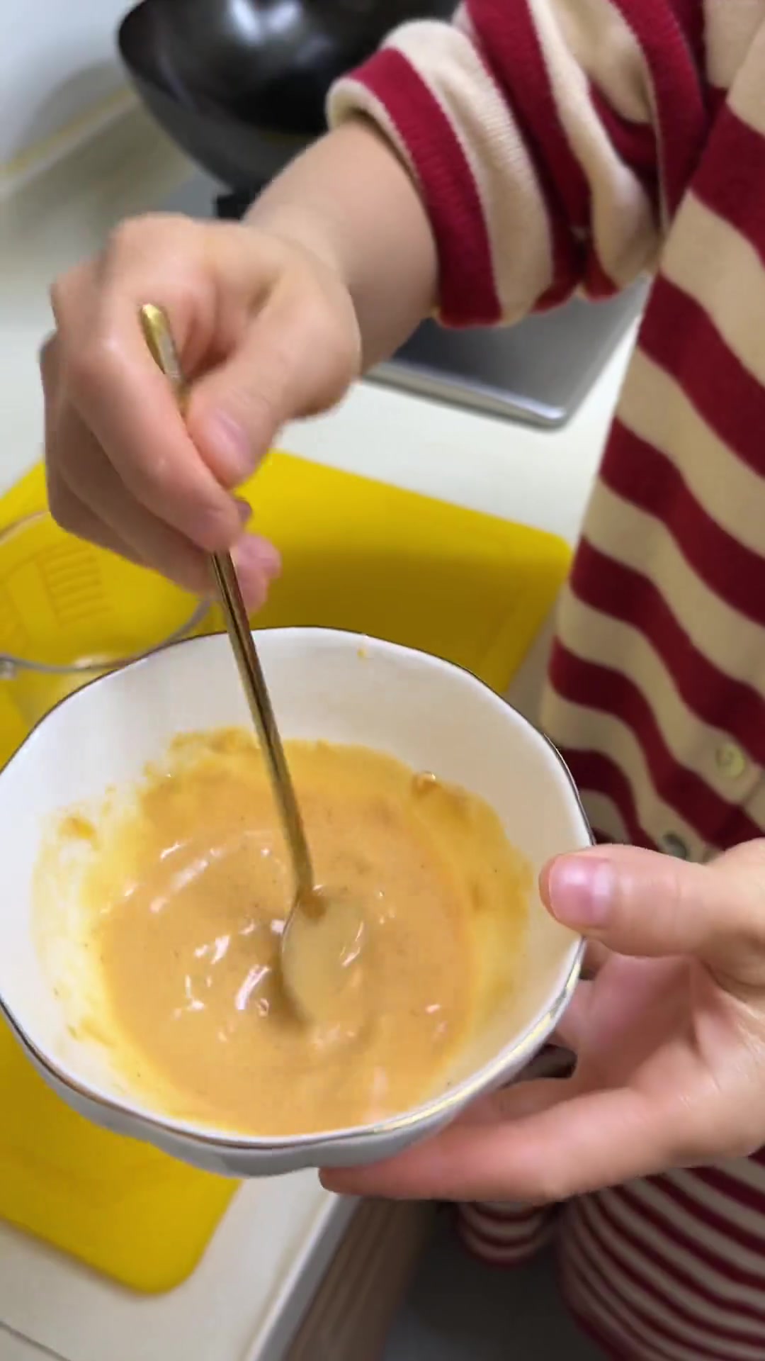 用家里剩下的一点豆腐,做了个浇汁臭豆腐,满满的夜市味道,就是做的太少了,没吃够