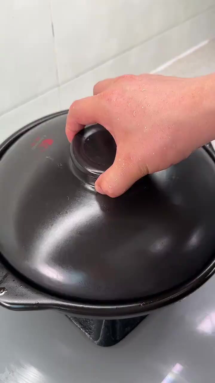 今天又做了超级下饭的牛腩腐竹煲,大块的牛肉鲜辣入味巨过瘾,软