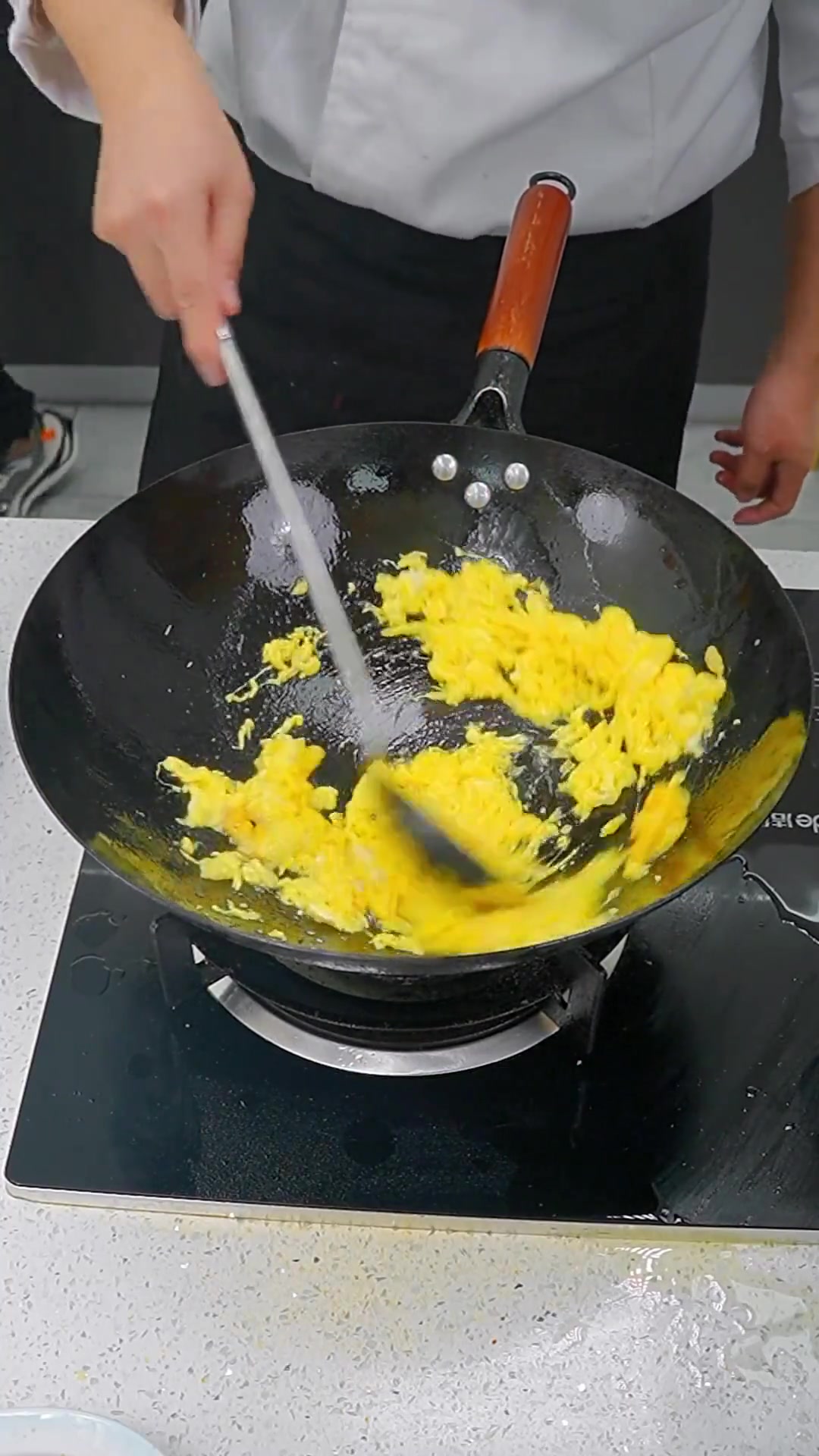 扬州炒饭想要好吃,你就像我这样做,喷香松软蛋香浓郁太好吃了