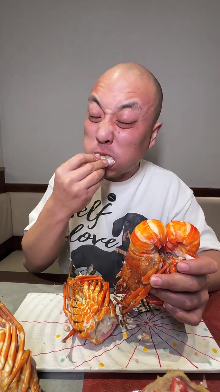 龙虾帝王蟹一次吃到爽,还得是吃自助过瘾啊!