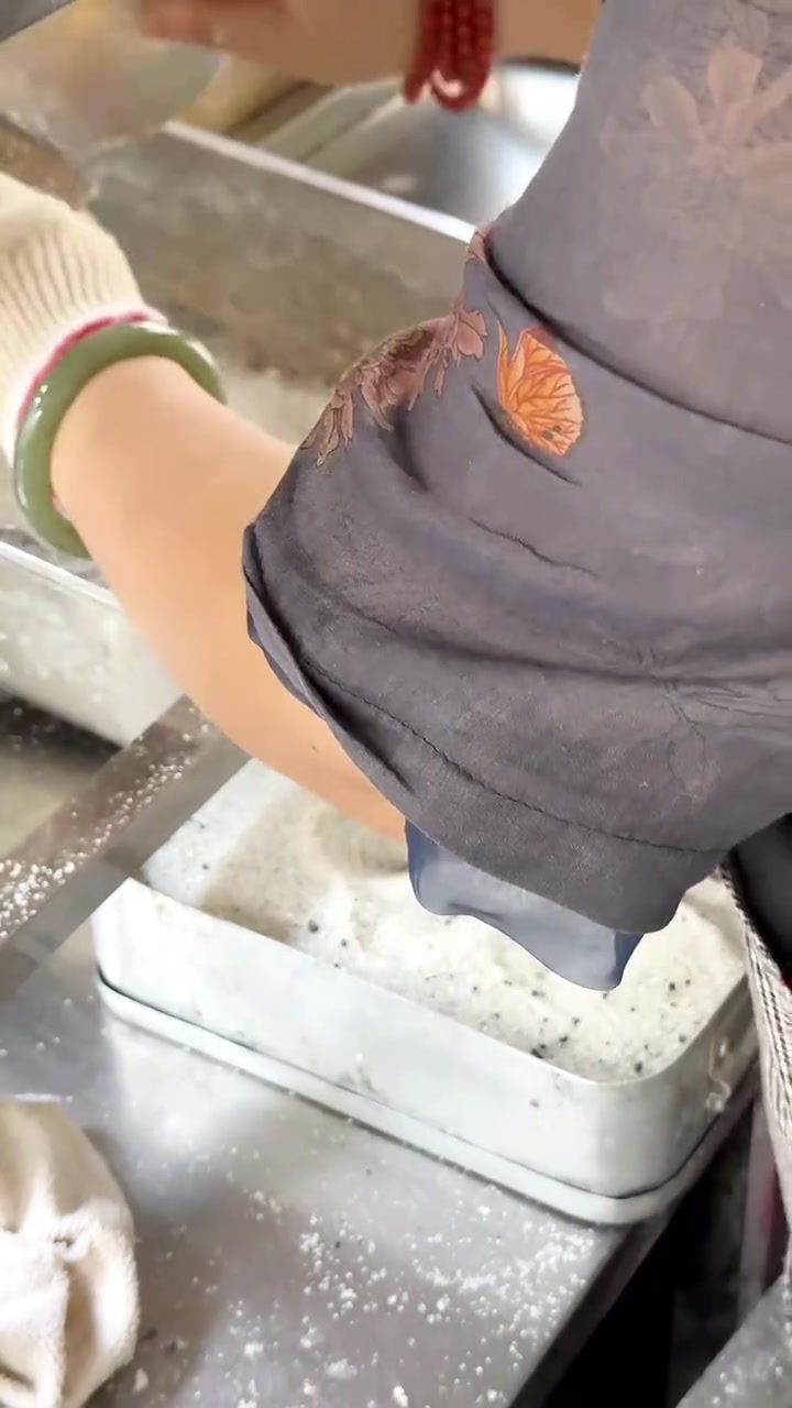 今天带大家吃一个特色蒸儿糕