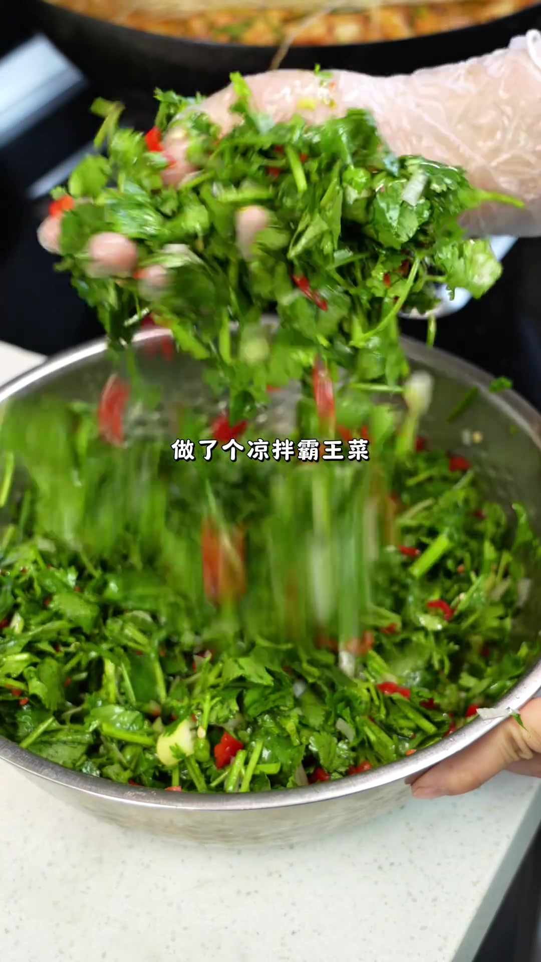 今天给工地师傅们做了闻喜辣子菜,排骨土豆炖粉条,霸王菜