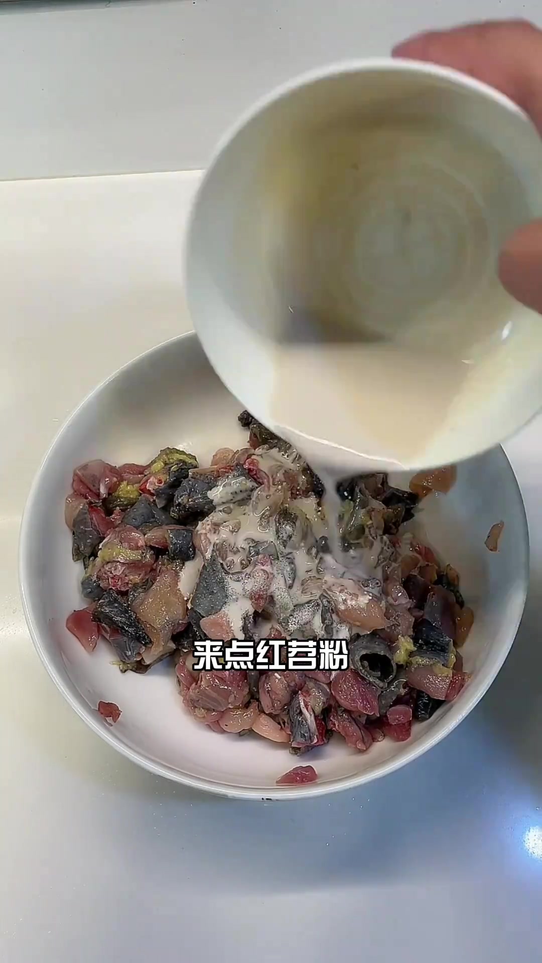 这是我在铁山坪一家卖了几十年花椒鸡的后厨学的花椒鸡做法
