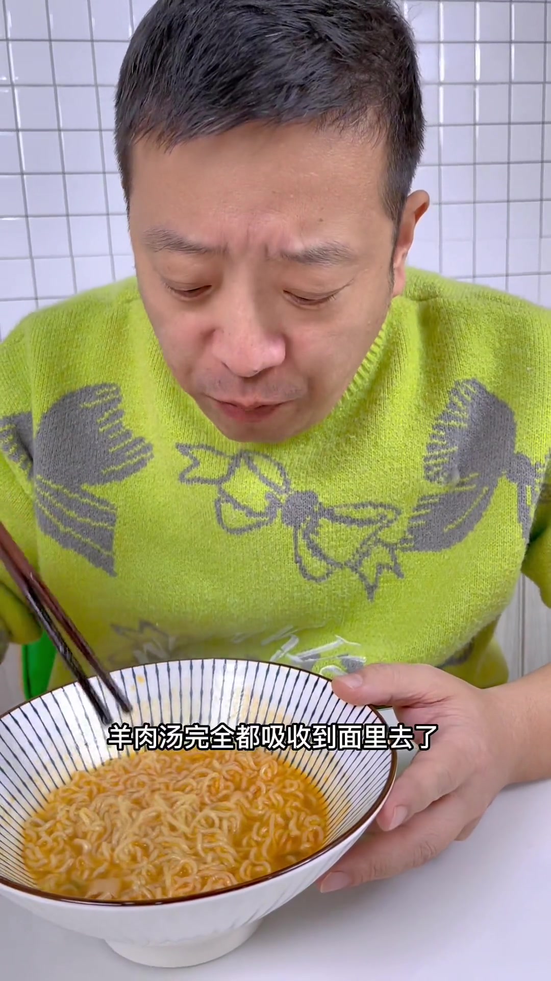 今天做了不一样的熏鱼,再配上一碗鲜香浓郁的鸡汤面,真香