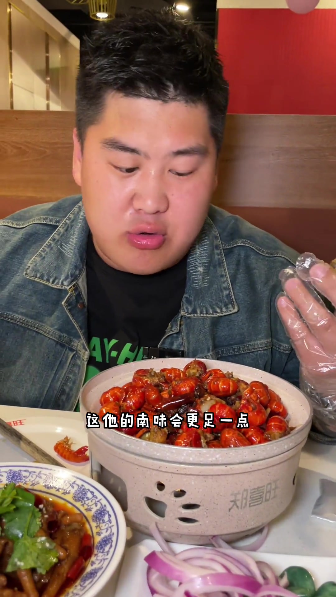 夏天就应该这样吃虾尾吃烧烤,太美了