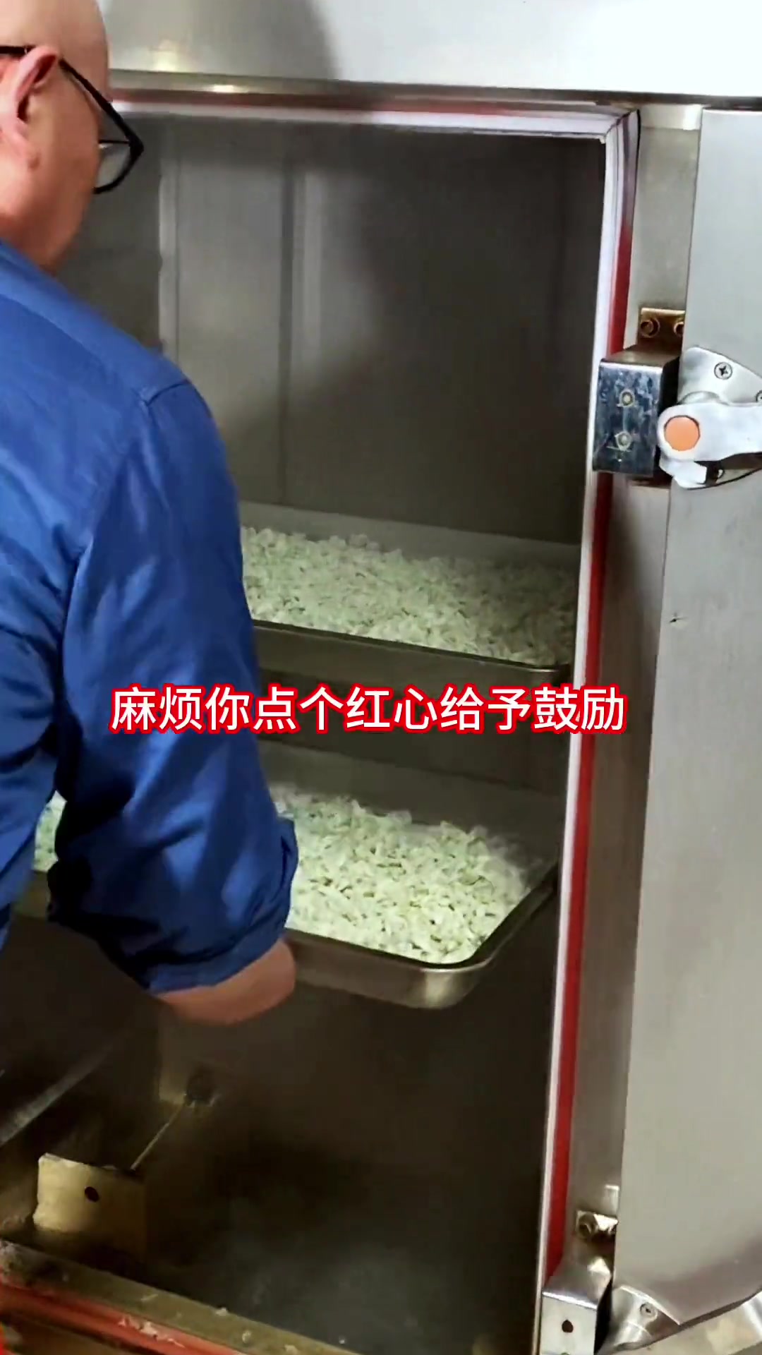 槐花飘香季,别错过这道绵香可口的槐花蒸菜