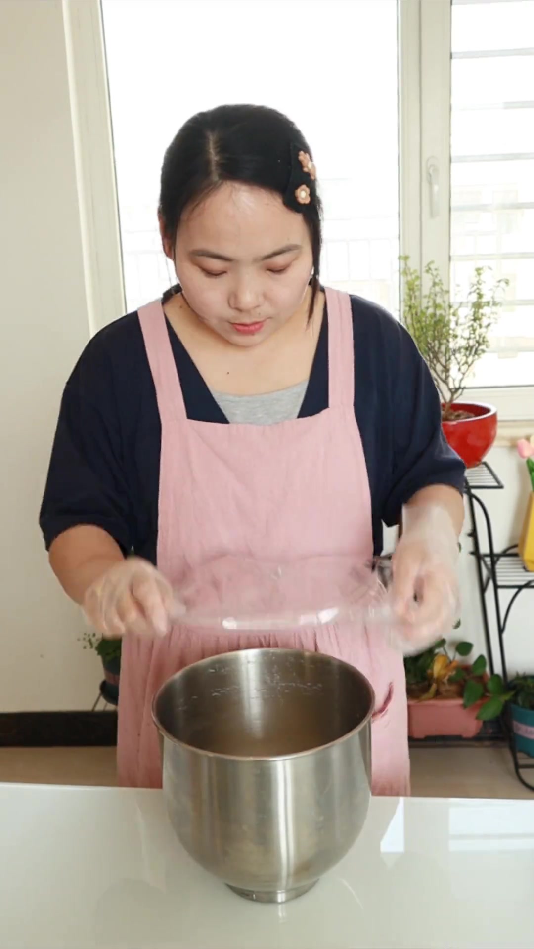 今日自制烫种肉松面包卷,松软美味,快来试试!