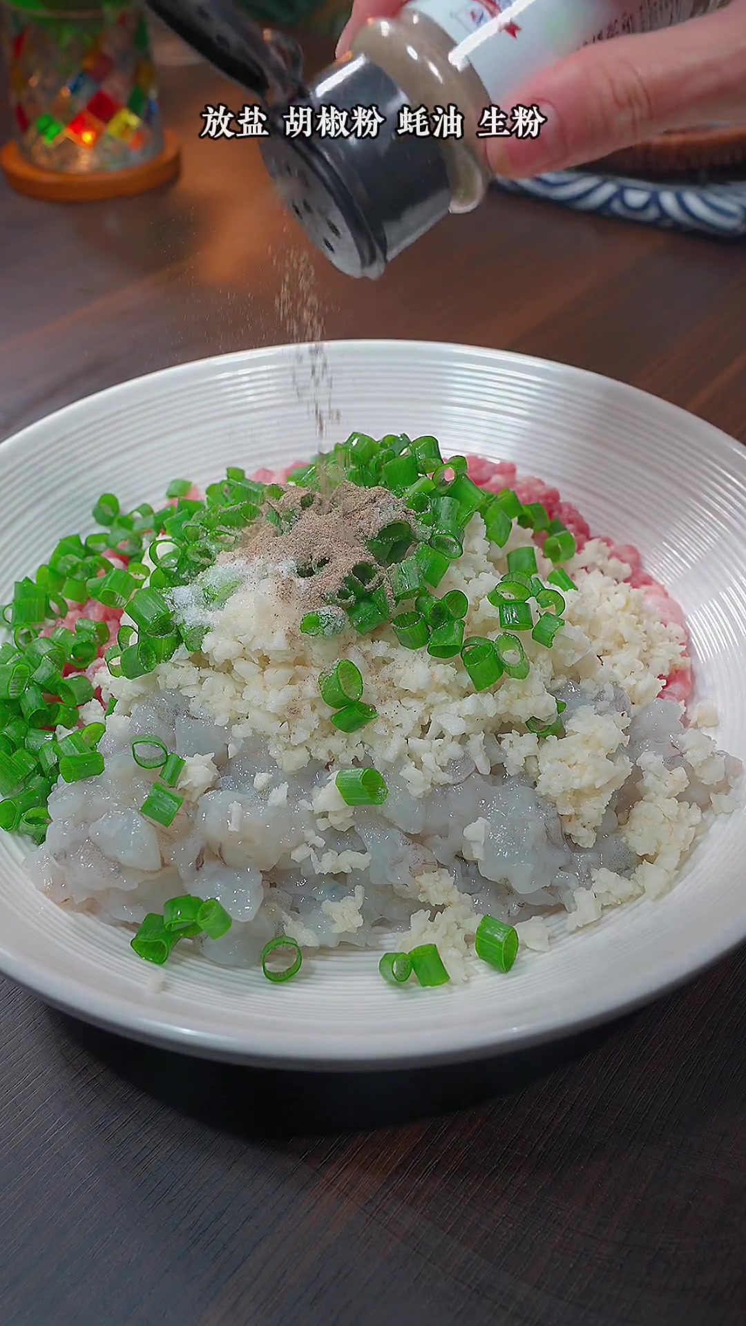 这是我最喜欢吃的一道菜,广东潮汕特色,炸虾枣,外酥里嫩,馅料鲜香,真的太好吃了