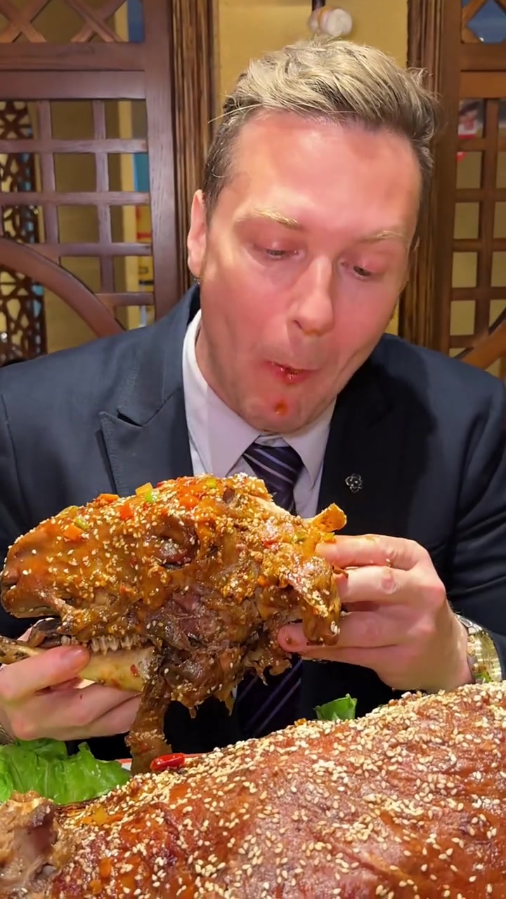 你们吃的羊肉不对,真男人该吃一整只!