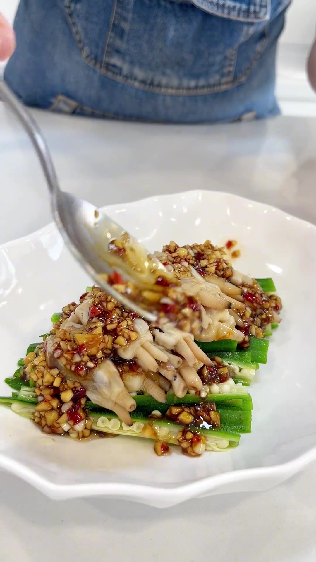 蛏子凉拌秋葵,夏日凉拌佳肴,摆盘美适合宴客