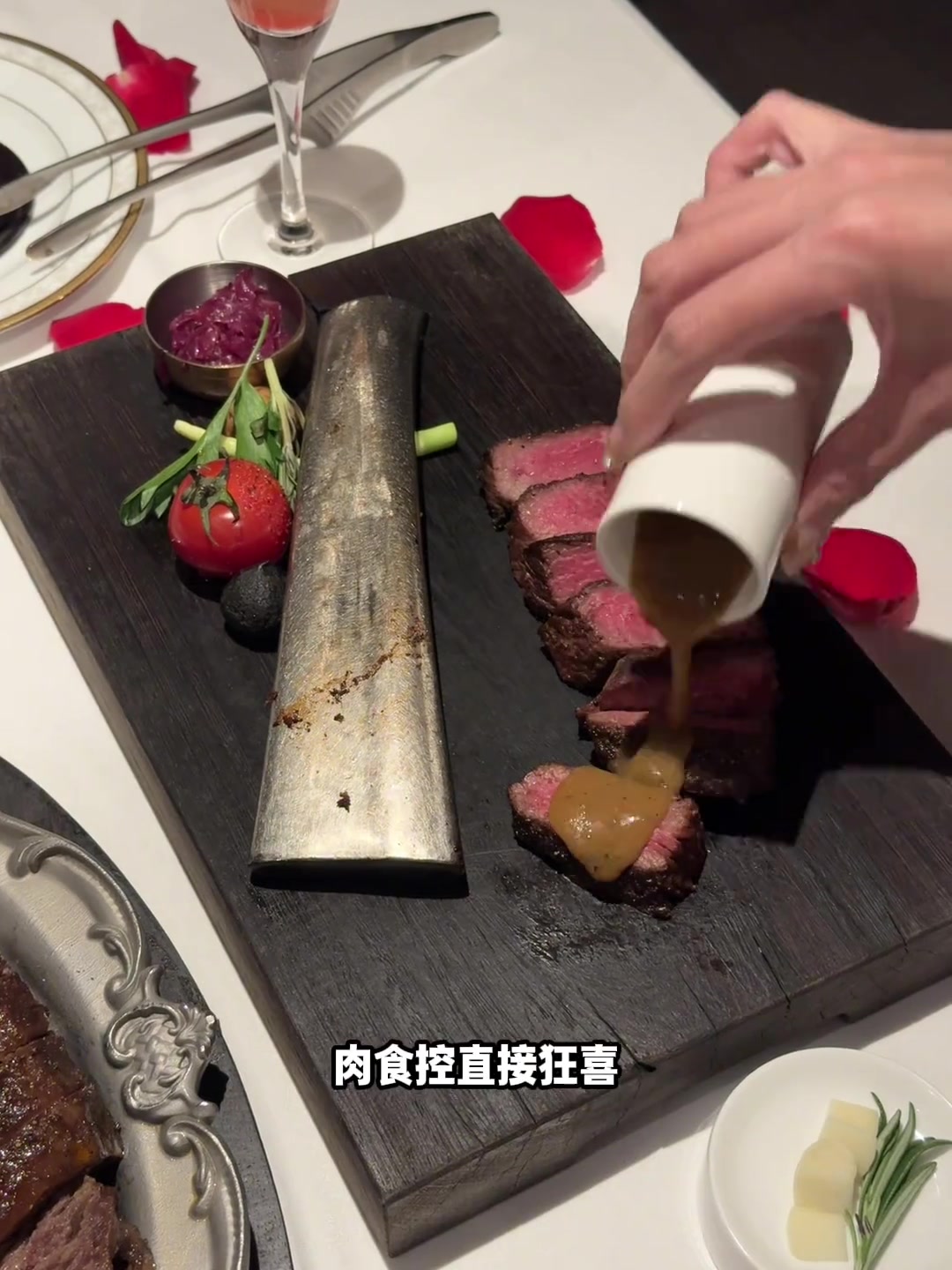 王品牛排｜把仪式感刻进 DNA的浪漫西餐厅～
