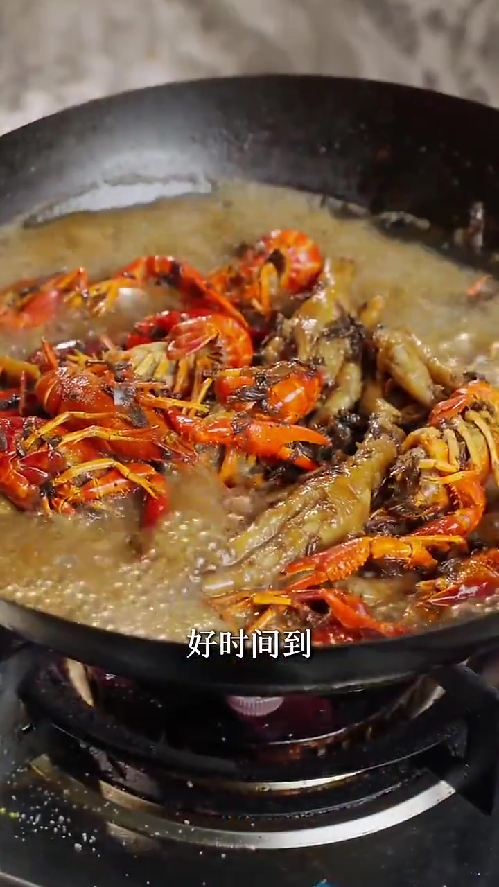 龙虾新烧法,宋大厨教你做老少皆宜的干菜鸡爪小龙虾