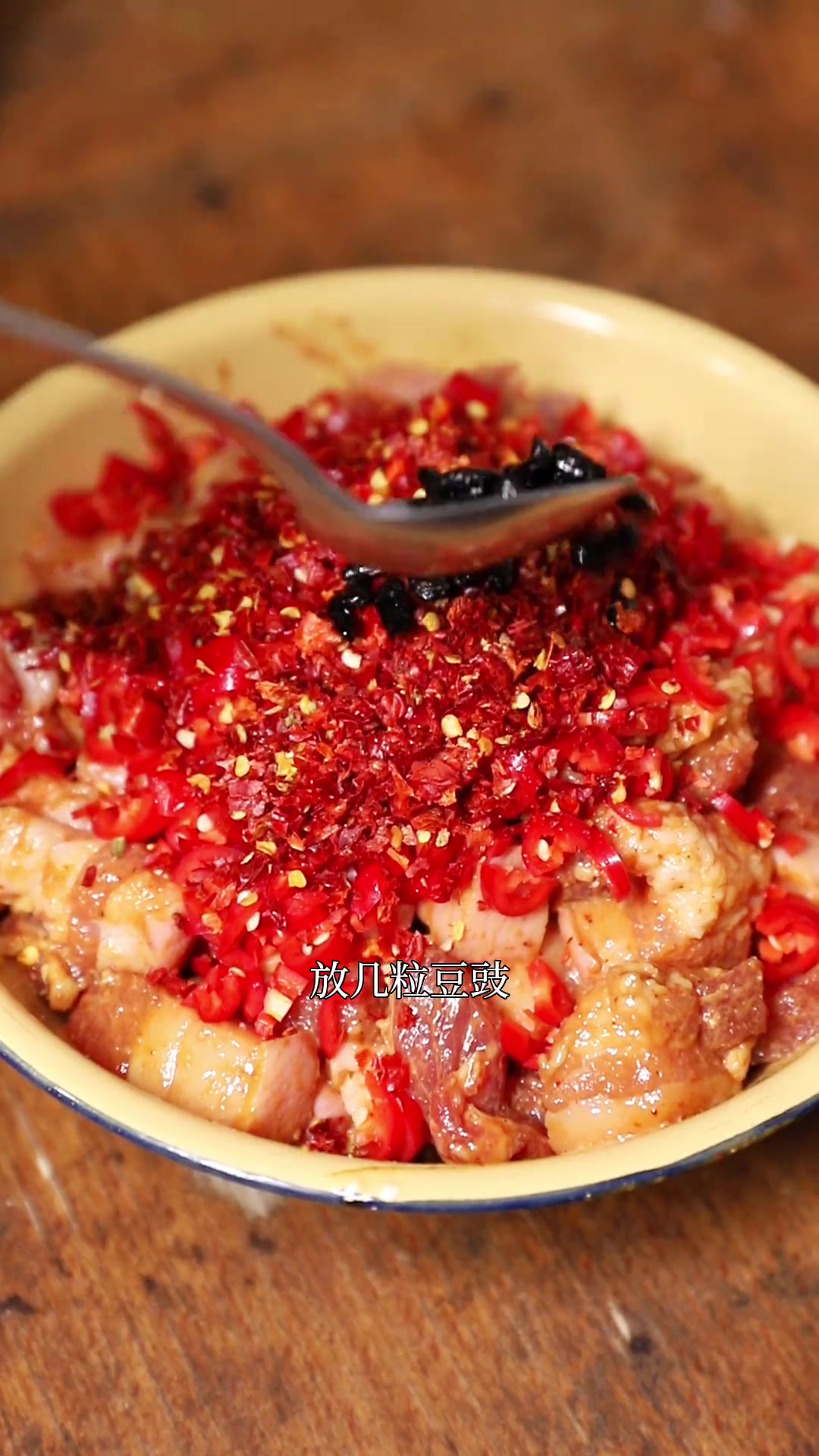 一盘直抵灵魂的猫鱼豆腐蒸肉，皮香肉糯，好吃下饭
