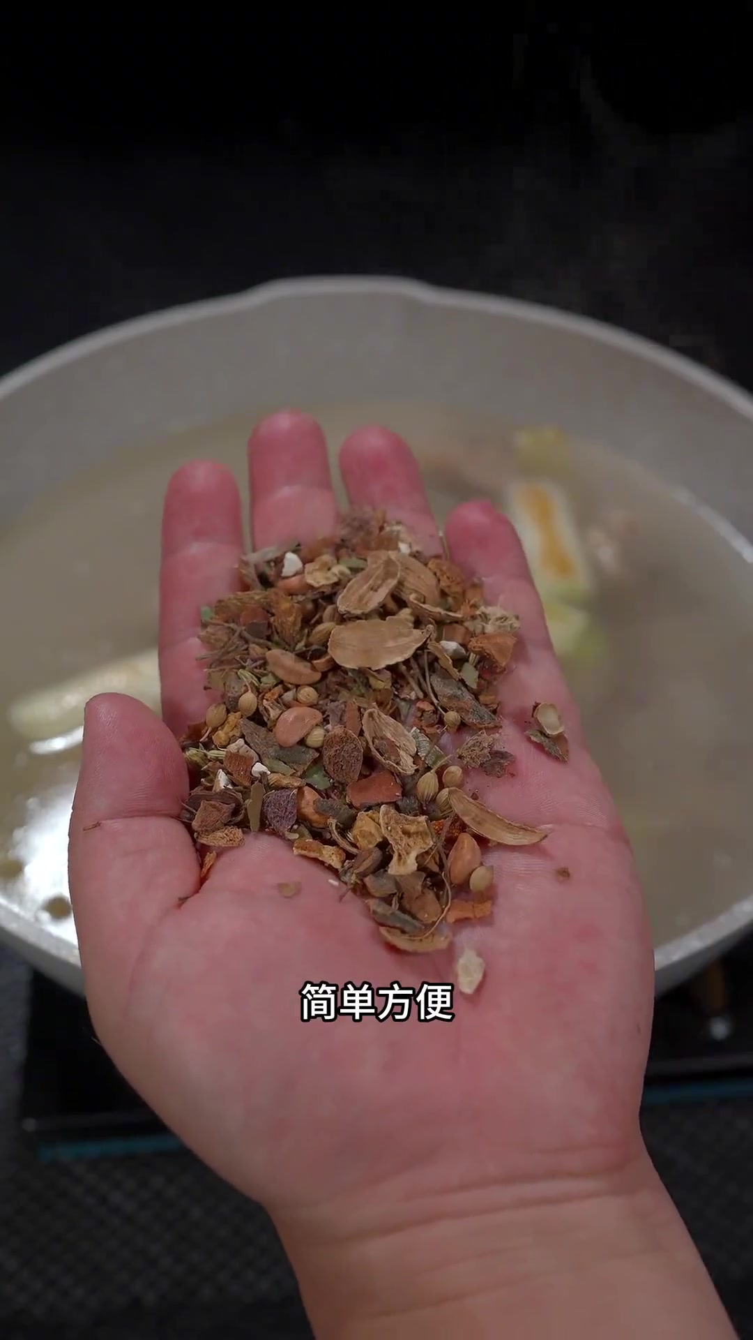 羊肉汤做法,如此做汤鲜味美,羊肉软烂入味