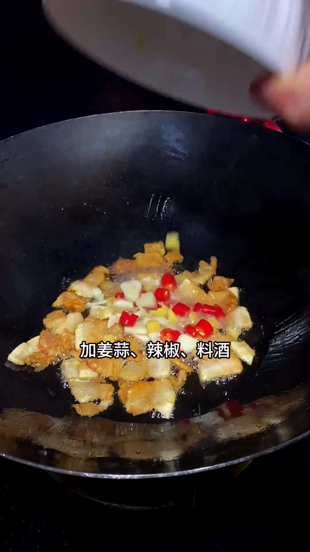 我们安徽人,冬天用干豆角烧锅仔,真是巨好吃!