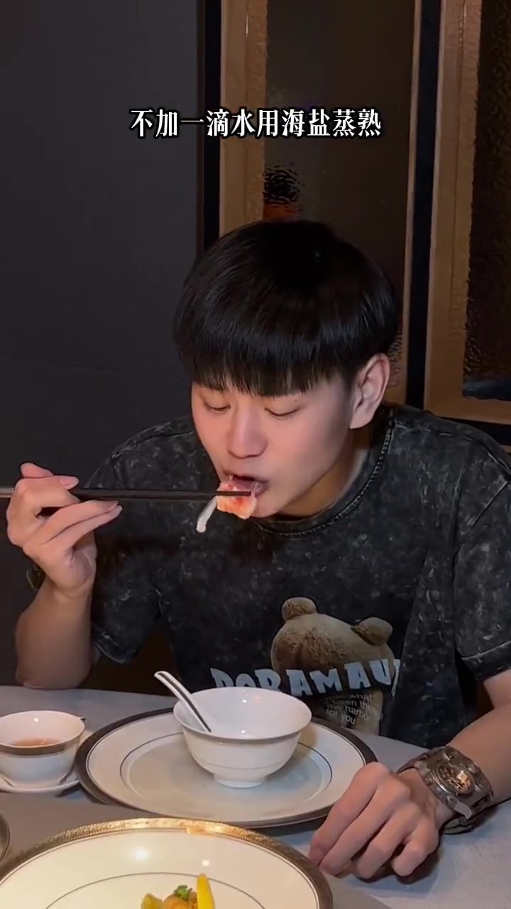 像是将艺术品摆上餐桌的高端海鲜晚宴!