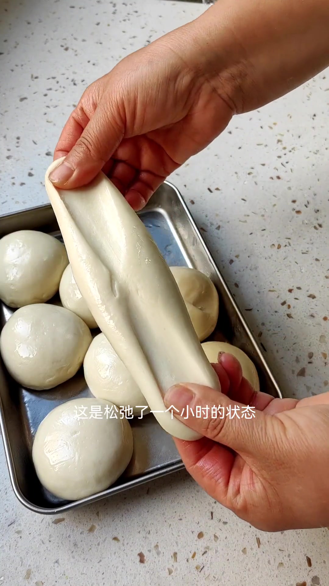 这样做的手抓饼外酥里软,层次分明,夹菜夹肉都非常好吃